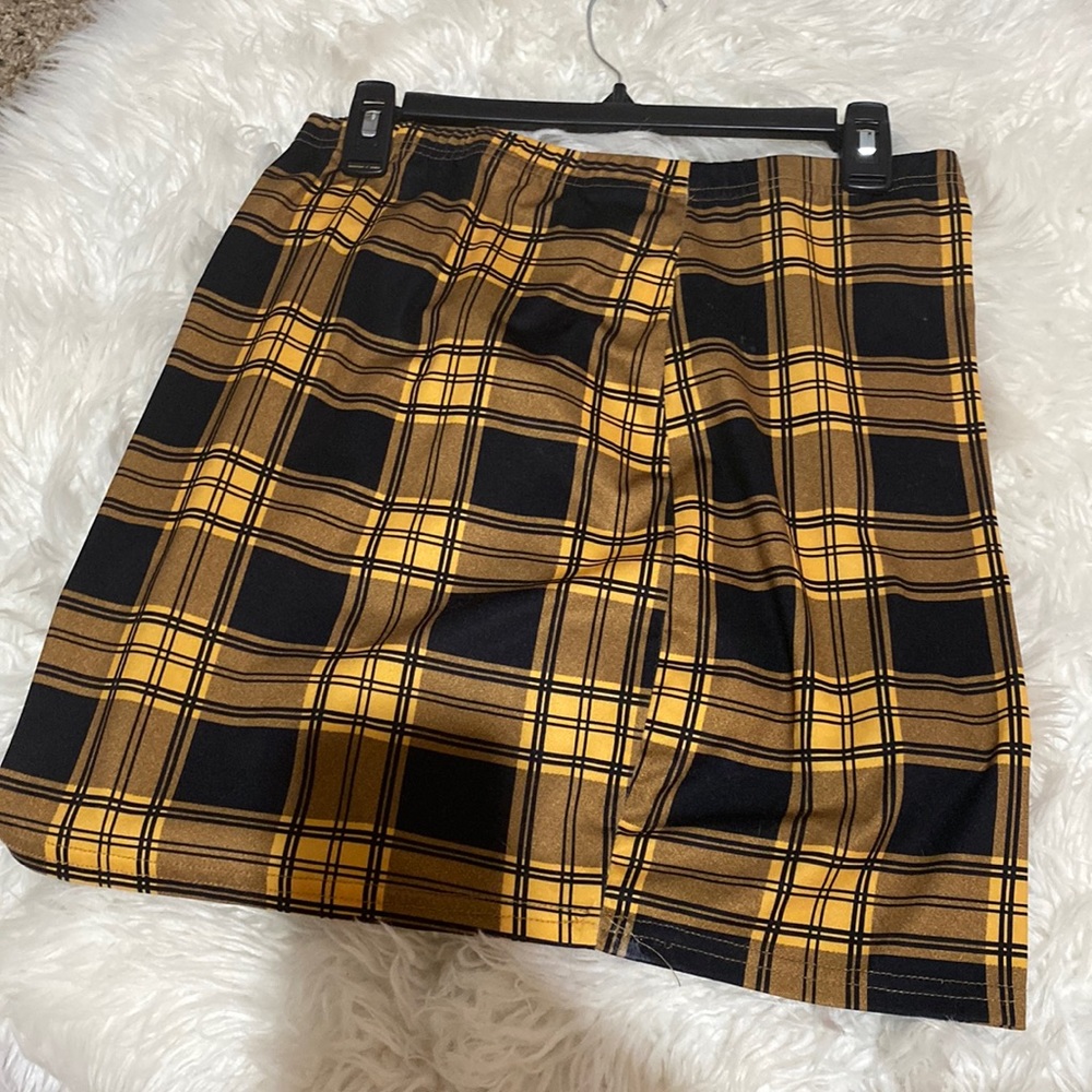 YELLOW AND BLACK PLAID SKIRT - Picture 1 of 1